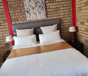 Mabopane House | Makanyaneng Guest Lodge
