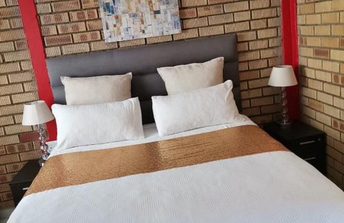 Mabopane House | Makanyaneng Guest Lodge