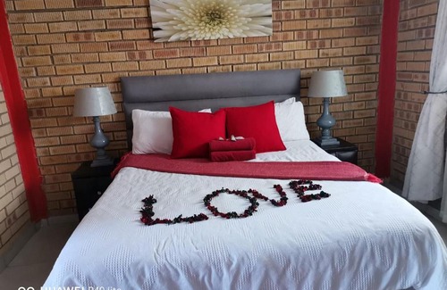 Mabopane House | Makanyaneng Guest Lodge