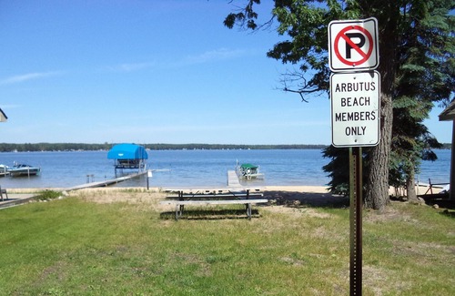 Gaylord Cottage | Make family vacation memories at this fantastic Otsego Lake Cottage
