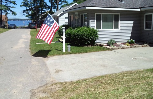 Gaylord Cottage | Make family vacation memories at this fantastic Otsego Lake Cottage