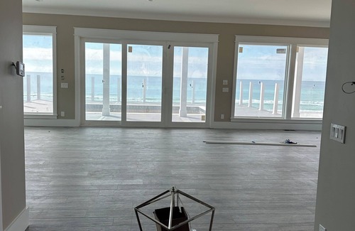 Bahama Beach House | Make Your Mark IInPrivate Gulf Front Home/Pool/Tiki Bar/7 bed/9 bath/Game Room