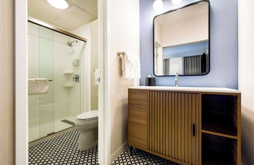 Eastwick Hotel | Make Your Trip More Enjoyable! 3 Posh Units, Close to African American Museum