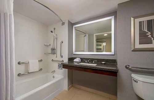 Executive Park Hotel | Make Your Trip More Enjoyable! 4 Relaxing Units, Pets Allowed, Parking, Pools!