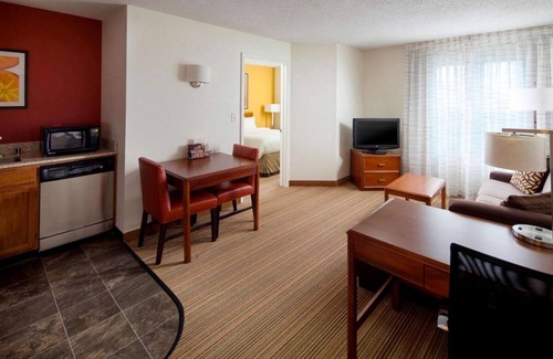 Charleston House | Make Your Trip More Enjoyable! w/Pool, Near Capitol Complex Monument Park