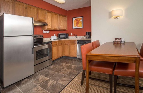 Charleston House | Make Your Trip More Enjoyable! w/Pool, Near Capitol Complex Monument Park