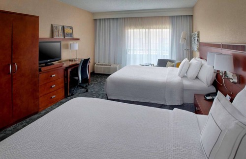 Foxboro Hotel | Make Your Trip More Enjoyable! Close to Wrentham Village Premium Outlets