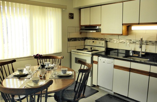 Ann Arbor Apartment | Make yourself at home in this cute and bright apt!