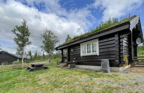 Nord-Torpa House | Make yourself comfortable in this open-plan log cabin with a wonderful view of the countryside.