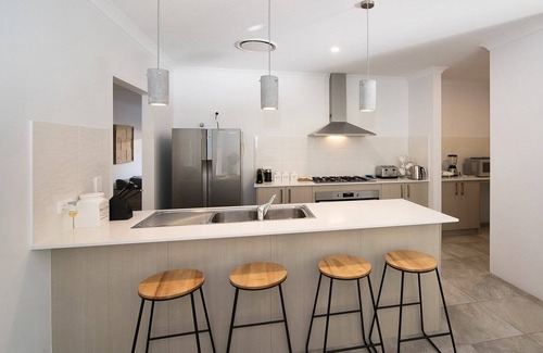 Busselton House | Makin Memories- Ducted heating/cooling, WIFI, PS4