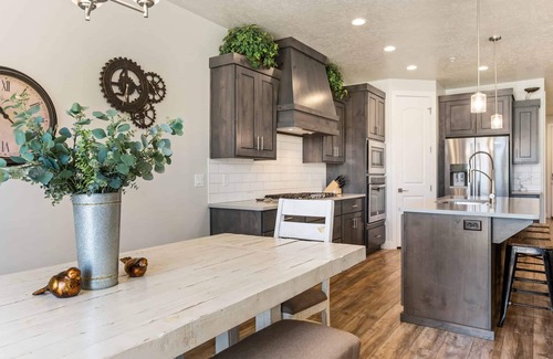 Washington House | Making Memories PRIVATE HOT TUB, SLEEPS 18!