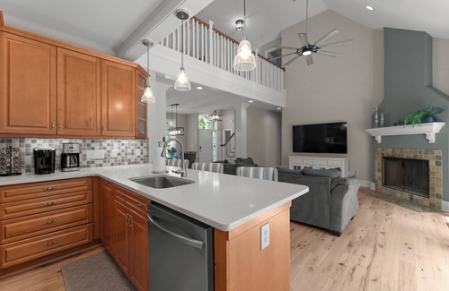 Westport Villa | Making Waves by AvantStay | Sleeps 20 + Pool