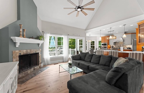 Westport Villa | Making Waves by AvantStay | Sleeps 20 + Pool