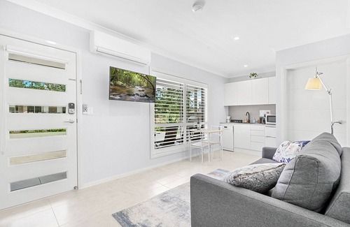 Louth Park Apartment | Mala Retreat, Shiraz Suite 5* Clean & Comfortable