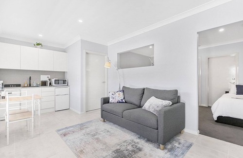 Louth Park Apartment | Mala Retreat, Shiraz Suite 5* Clean & Comfortable