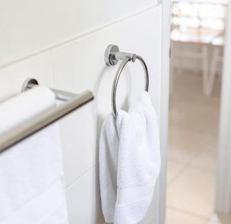 Louth Park Apartment | Mala Retreat Sleeps 7, Two Bedrooms & Ensuites