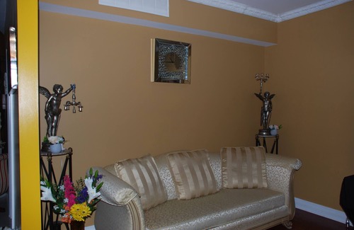 Crystal Beach Bed & Breakfast | Malak Bnb