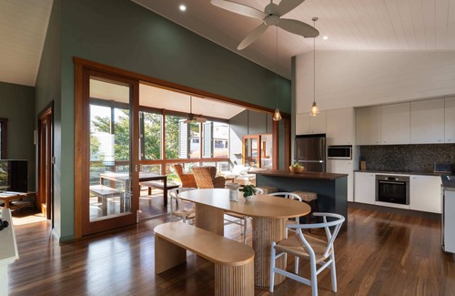 Dicky Beach House | Malakai Beach House S