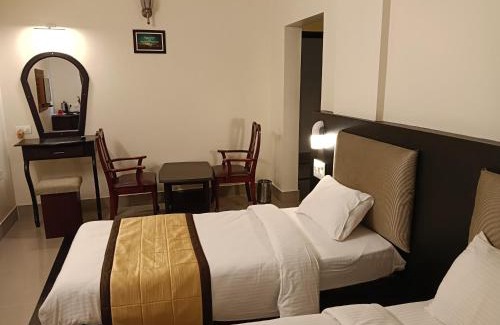 Kanhangad Hotel | Malanadu Tourist Home