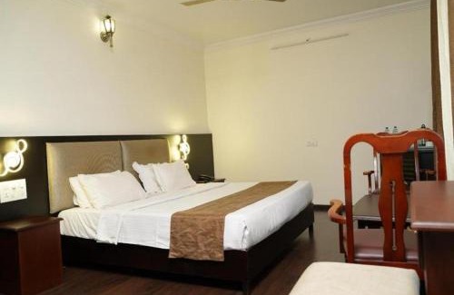 Kanhangad Hotel | Malanadu Tourist Home