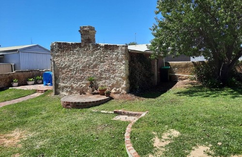 Wallaroo House | Maldon - the perfectly located beach town cottage