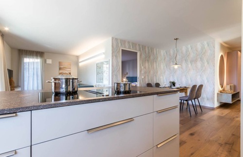 Tirolo Apartment | Mali Apartment Garden Suite