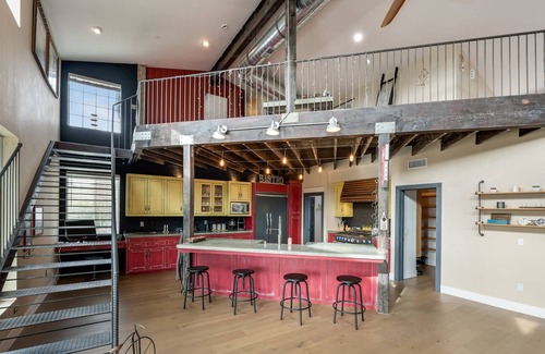 Malibu Villa | Malibu Barn House - Rare Gem in the Heart of Malibu Wine Country