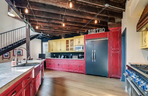 Malibu Villa | Malibu Barn House - Rare Gem in the Heart of Malibu Wine Country