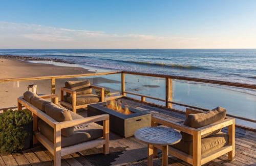 Malibu House | Malibu Beach Home Private Sandy Beach and Surf