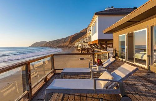 Malibu House | Malibu Beach Home Private Sandy Beach and Surf