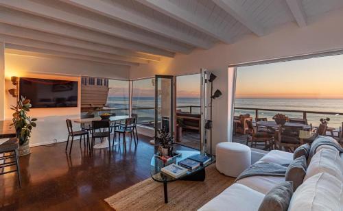 Malibu House | Malibu Beach Home Private Sandy Beach and Surf