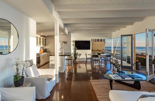 Malibu House | Malibu Beach House on Private Sandy Beach