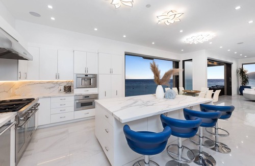 Malibu Villa | Malibu Beachfront Luxury Escape - Rooftop Dining!