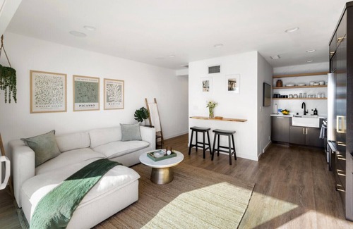 Eastern Malibu Apartment | Malibu Breeze - Ocean Front Condo w/Beach Access