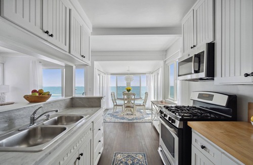 Eastern Malibu Condo | Malibu, Carbon Beach - Oceanfront Suite Eight