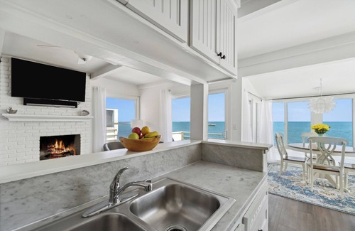 Eastern Malibu Condo | Malibu, Carbon Beach - Oceanfront Suite Eight