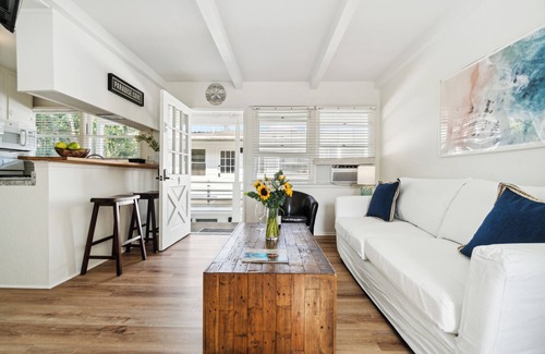 Eastern Malibu Condo | Malibu, Carbon Beach - Suite Nine