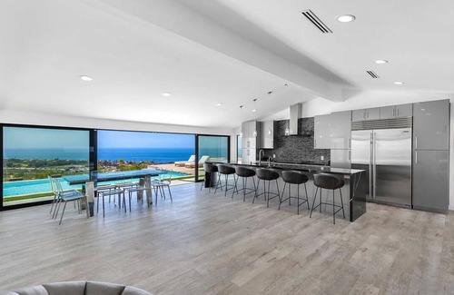 Eastern Malibu House | MALIBU contemporary home w/OCEAN VIEWS close to the Malibu Village & BEACH