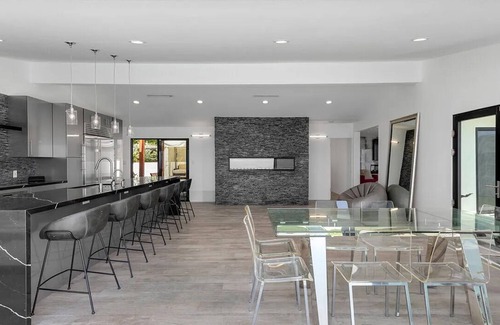 Eastern Malibu House | MALIBU contemporary home w/OCEAN VIEWS close to the Malibu Village & BEACH