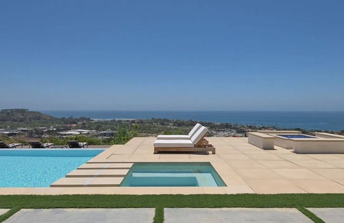 Eastern Malibu House | MALIBU contemporary home w/OCEAN VIEWS close to the Malibu Village & BEACH