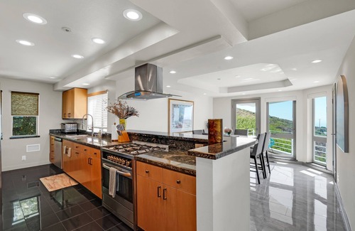 Malibu House | Malibu Masterpiece - Ocean Views from this Top of the World Estate
