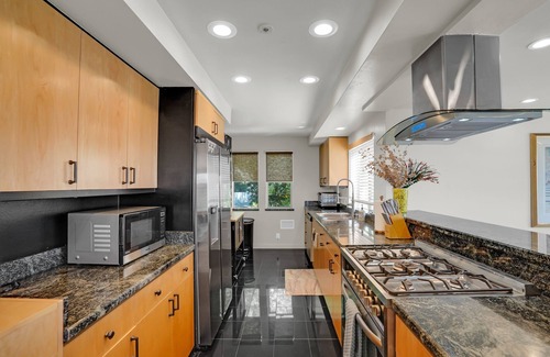 Malibu House | Malibu Masterpiece - Ocean Views from this Top of the World Estate