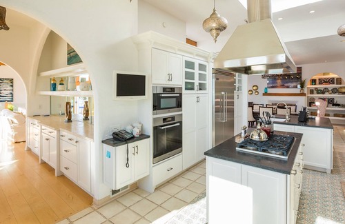 Western Malibu House | Malibu ocean view private gated house steps down to the quiet Broad Beach