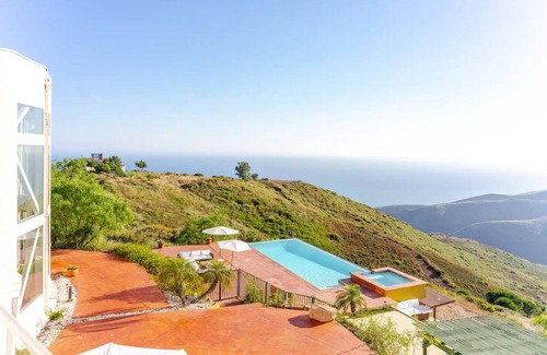 Malibu House | Malibu Oceanview Villa — Incredible Views + Pool — Sleeps 12