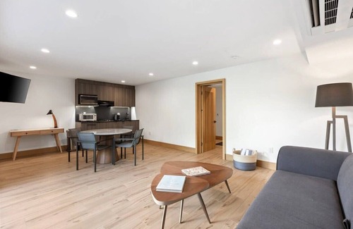 Eastern Malibu Apartment | Malibu Sand Suite #12 - Monthly Oceanside Suite