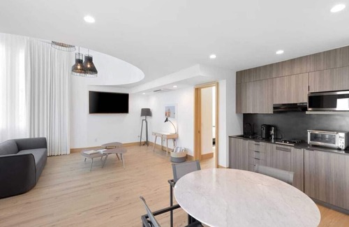 Eastern Malibu Apartment | Malibu Sand Suites #13 - Ocean-side Apt. on Carbon