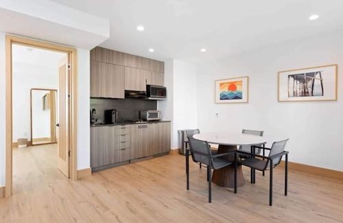 Eastern Malibu Apartment | Malibu Sand Suites #13 - Ocean-side Apt. on Carbon