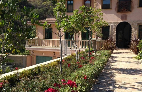 Central Malibu Villa | Malibu Tuscany Paradise spacious Villa Swimming Pool& private gated neighborhood