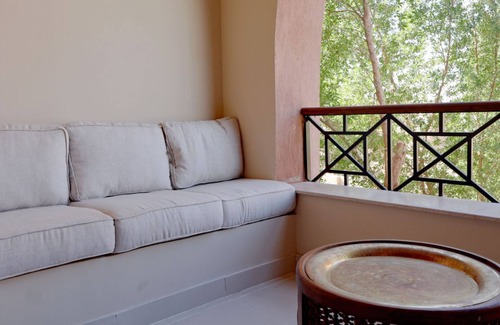 Luxor House | Malkata House Luxe Desert Middle Floor Suite: Pool & Dine