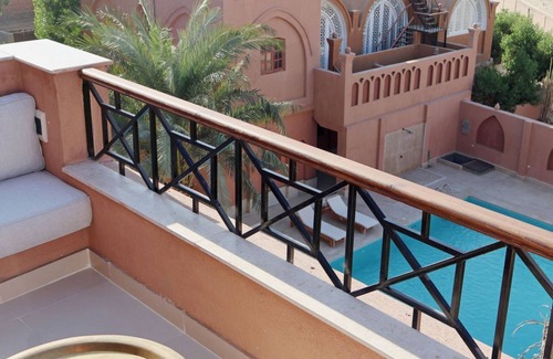 Luxor House | Malkata House Top Floor Suite - Pool & Dine